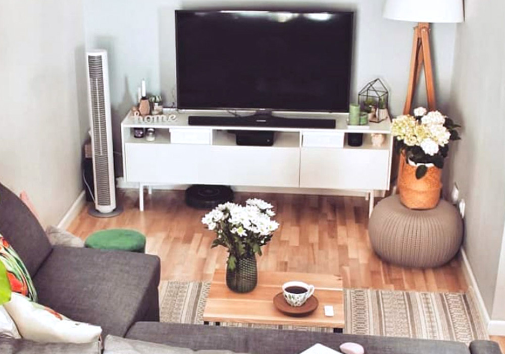 Колонный вентилятор Peter легкий и компактный, с плоским основанием, то есть его можно задвинуть под диван и Peter займет ещё меньше места. Колонный вентилятор Peter легкий и компактный, с плоским основанием, то есть его можно задвинуть под диван и Peter займет ещё меньше места.