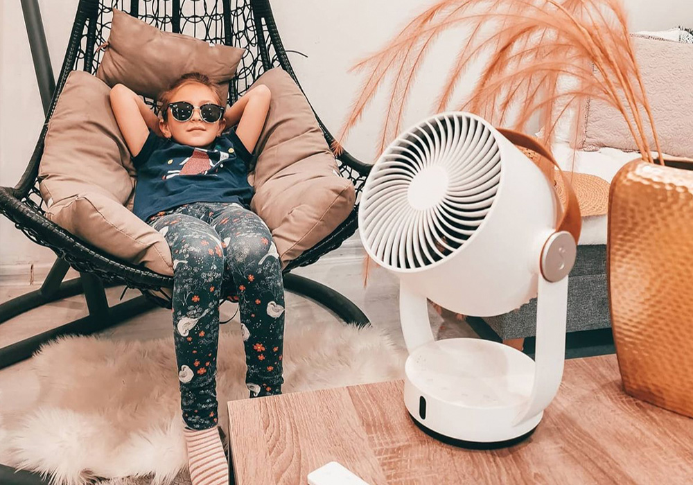 Вентилятор Leo. В нем есть винт, но конструкция собрана таким образом, что он защищен от инородных предметов со всех сторон Вентилятор Leo. В нем есть винт, но конструкция собрана таким образом, что он защищен от инородных предметов со всех сторон