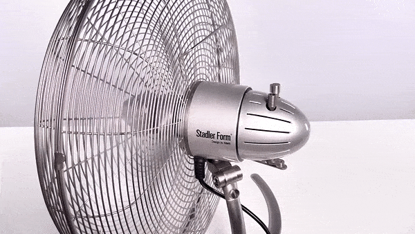 Charly поворачивается на 160˚. При этом сила ветра чувствуется даже на расстоянии 9 метров от прибора Charly поворачивается на 160˚. При этом сила ветра чувствуется даже на расстоянии 9 метров от прибора